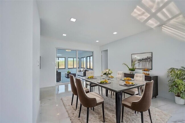 Building Photo - 2310 Laguna Dr