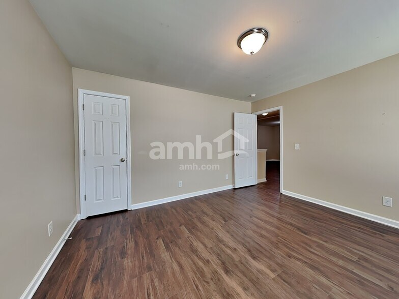 Building Photo - 801 Winterside Ln