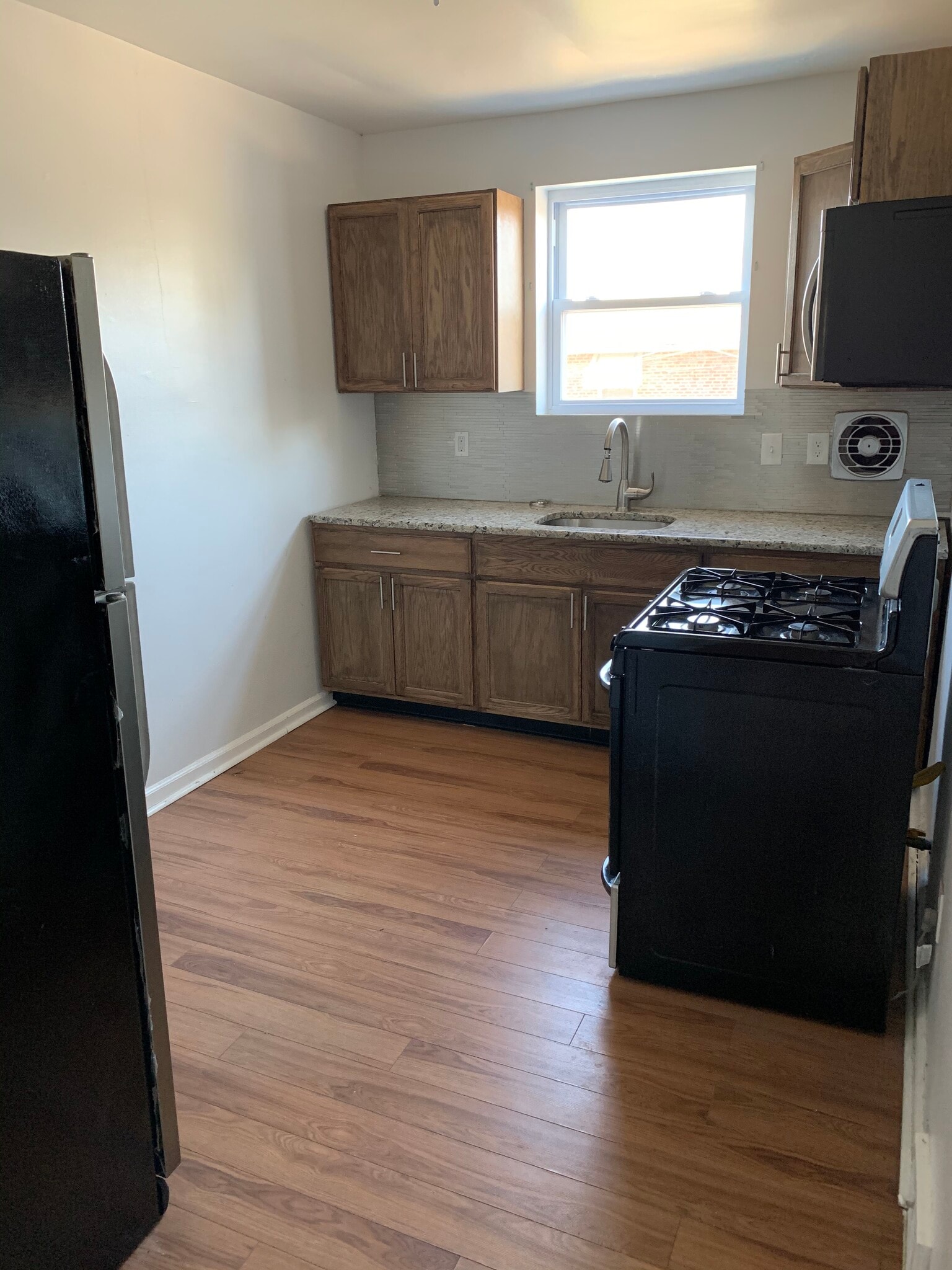 Building Photo - 104 Chester Ave