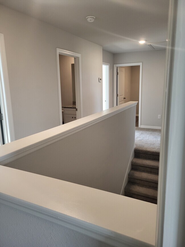 Building Photo - 1724 High Ridge Dr