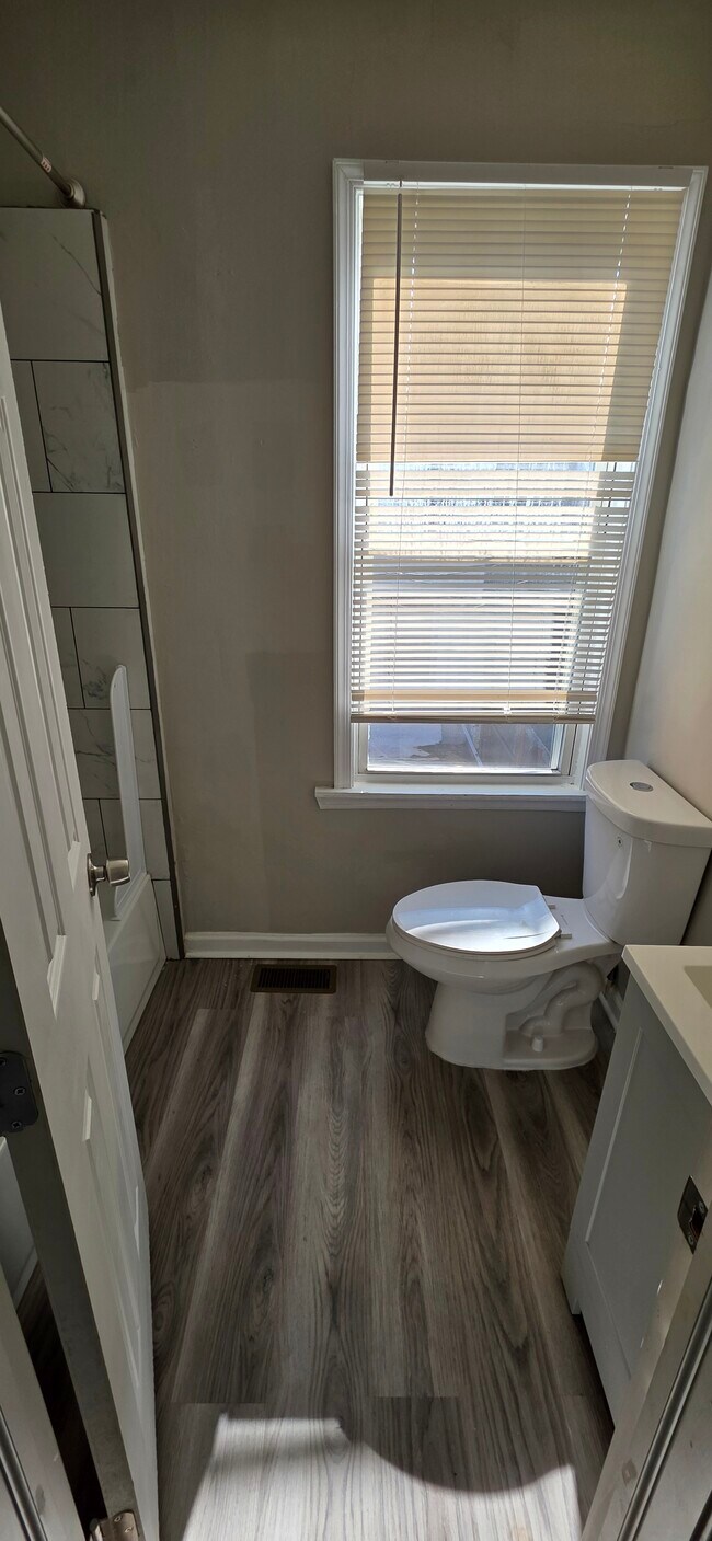 Building Photo - 701 N Curley St