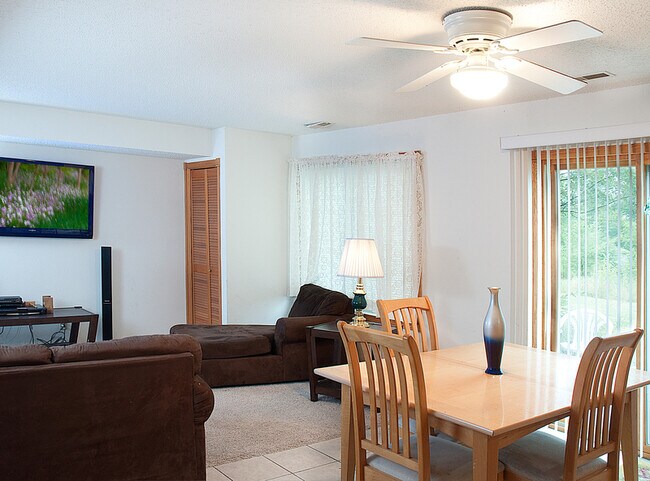 Building Photo - 714 Shane Park Cir