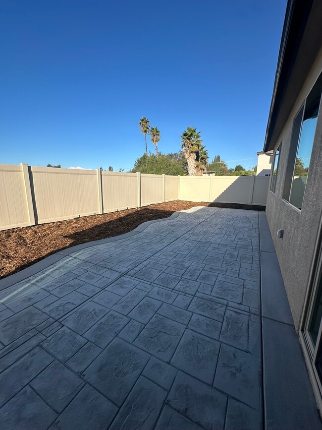 Building Photo - 2055 Woolem Pl