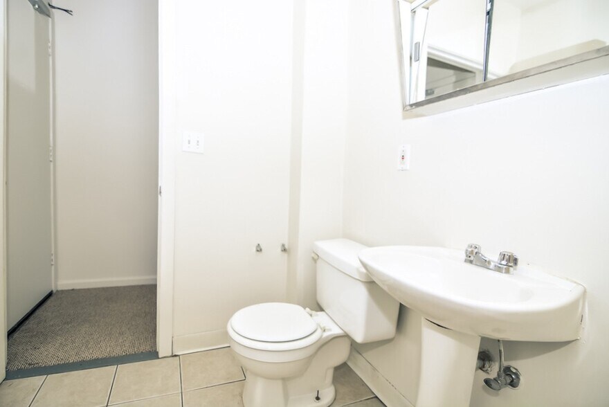 Building Photo - 3925 W Irving Park Rd