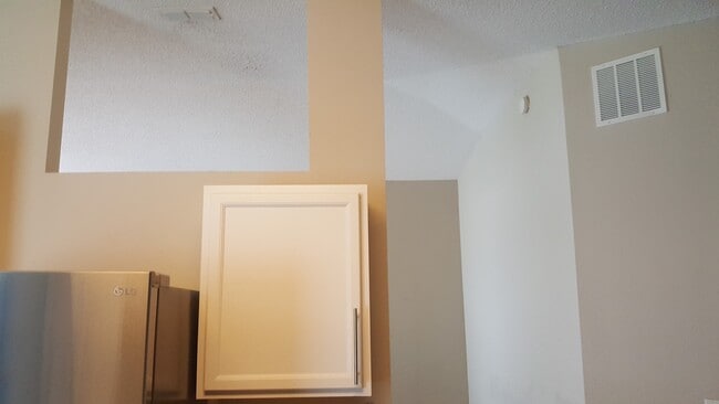 Building Photo - 3 bedroom 2 bath home