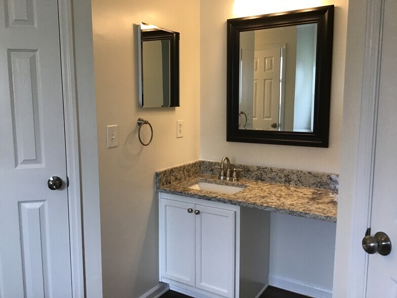 Building Photo - 534 Alice Cove Ct