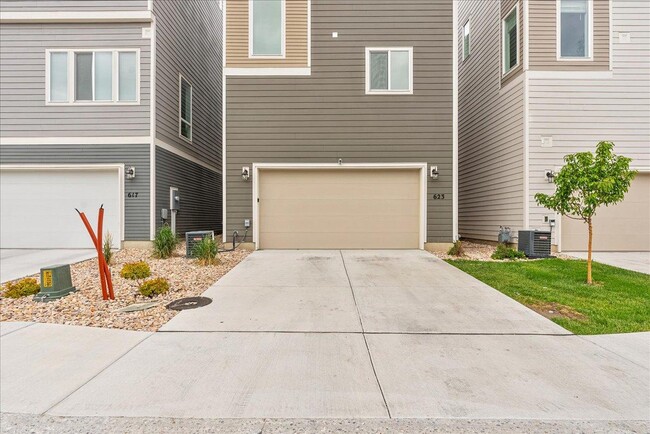 Building Photo - 623 E 460 S