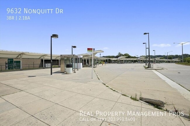 Building Photo - 9632 Nonquitt Dr