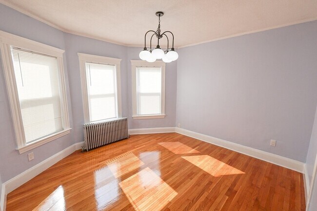 Building Photo - 129 Draper St