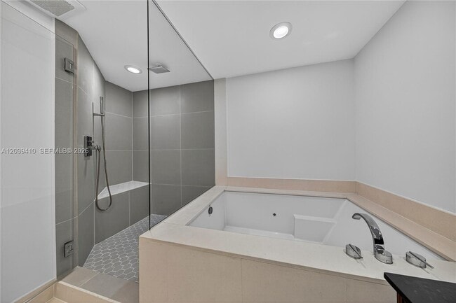Building Photo - 2711 S Ocean Dr