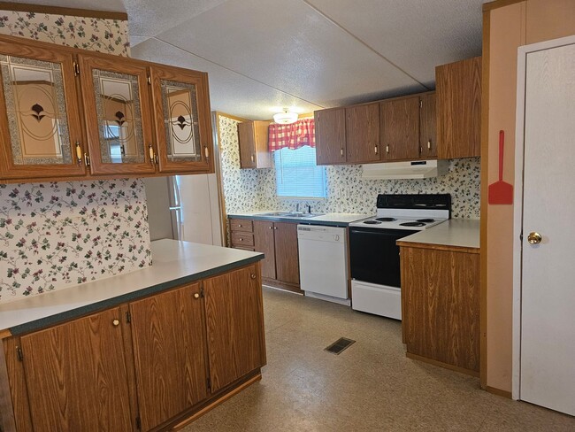 Building Photo - 3 bed 2 Bath Mobile Home for Rent