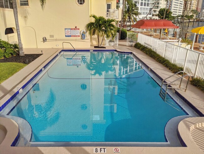 Building Photo - 2908 Bayshore Dr