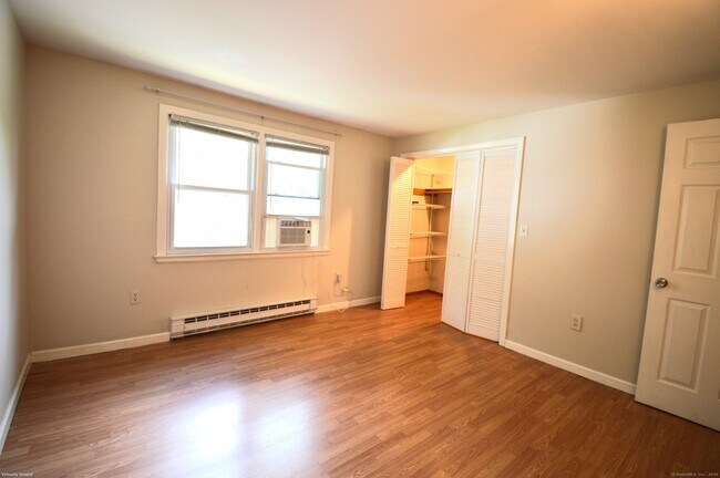 Building Photo - 250 Woodford Ave