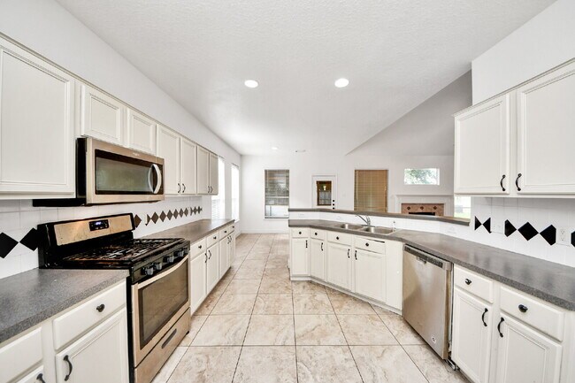 Building Photo - Spacious 4-Bedroom Home with Private Office & Room for Everyone!