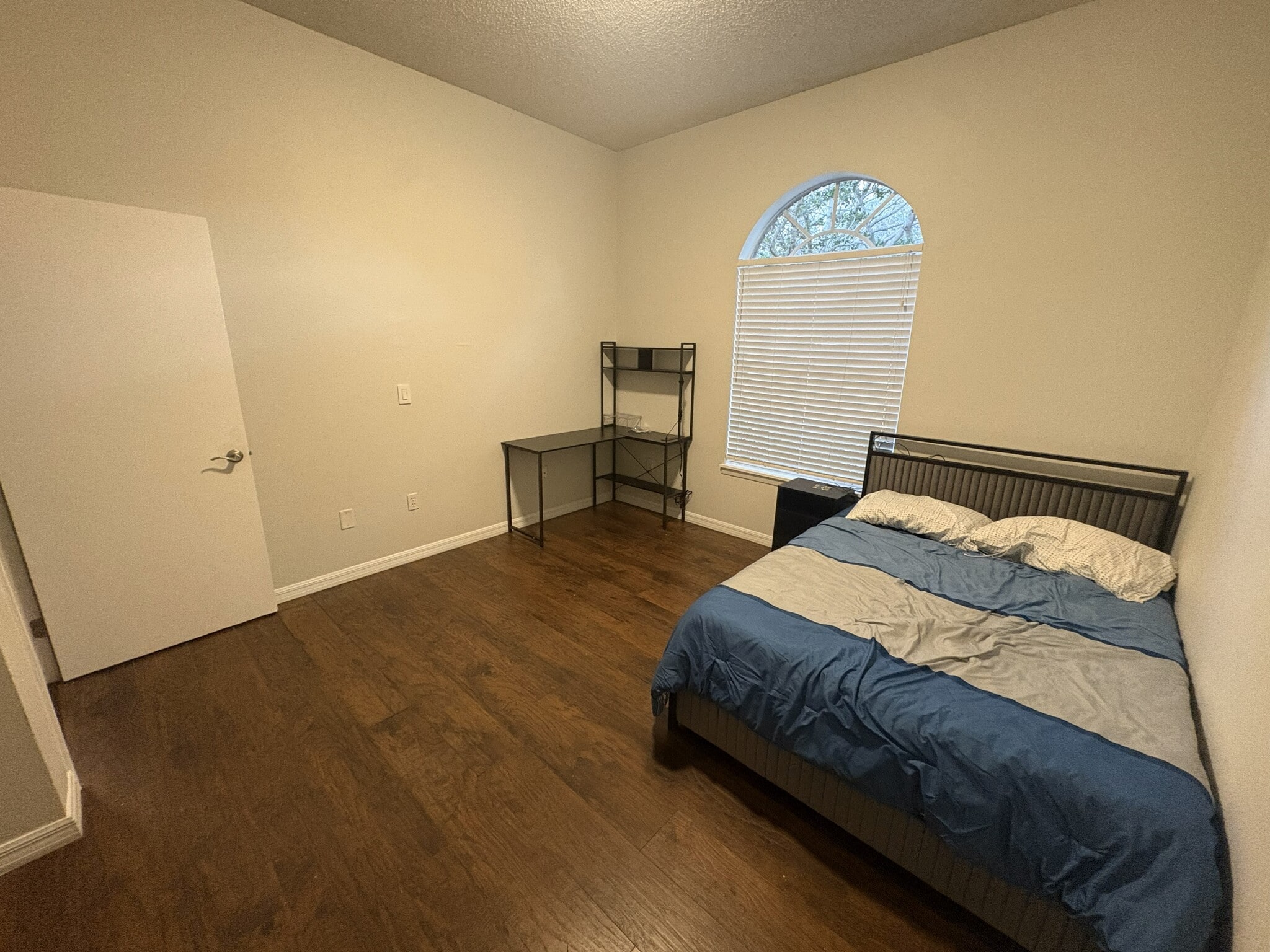 Building Photo - 160 Reserve Cir