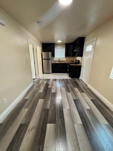 Building Photo - 1229 1/2 W Gage Ave