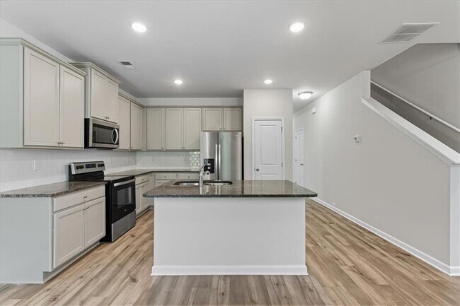 Building Photo - 2832 Saratoga Lake View