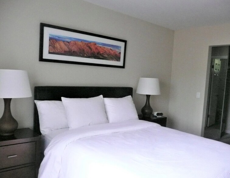 Building Photo - 121 Massol Ave