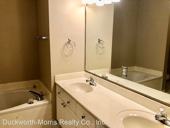 Building Photo - 3 br, 2 bath House - 20 Highland Manor