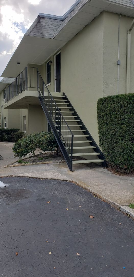 Building Photo - Cozy 2nd floor condo by Lake Underhill