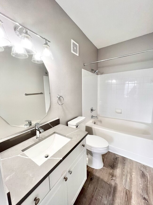 Building Photo - Orlando - 3 Bedroom, 2 Bathroom - $1,745.00