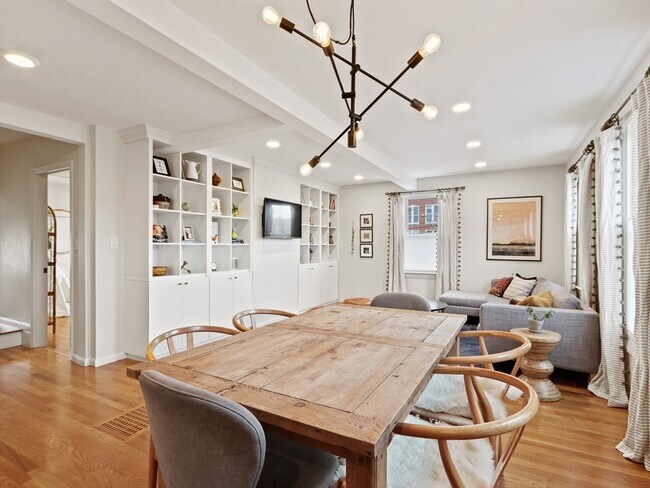 Building Photo - 8 Webster St