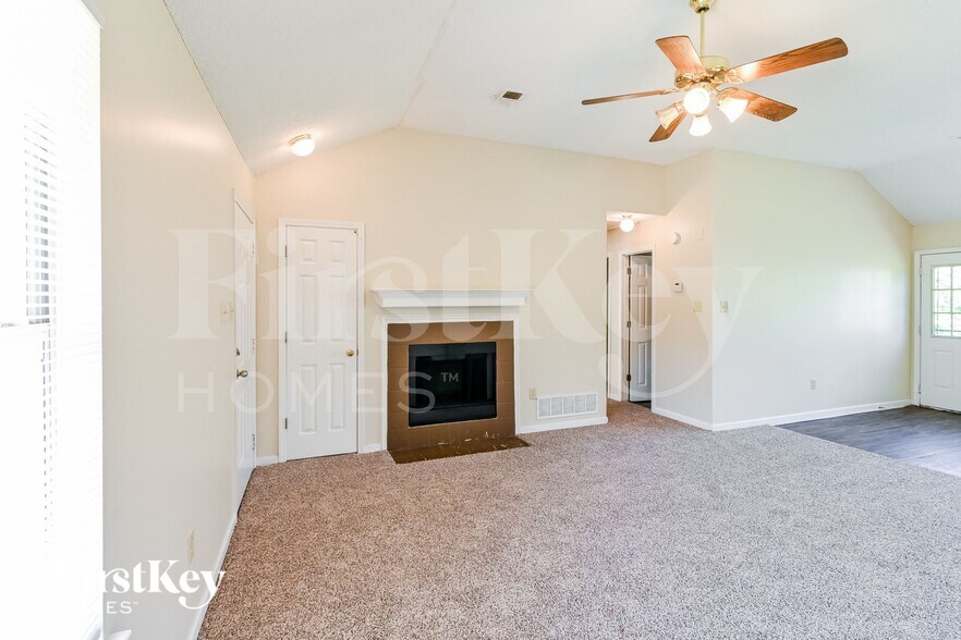 Building Photo - 4383 Grand Pyramid Dr