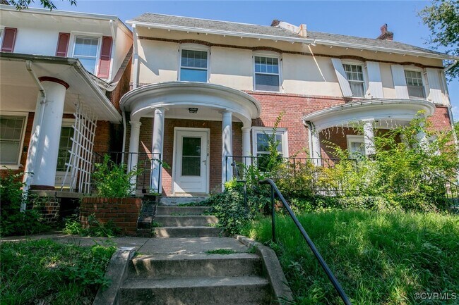 Building Photo - 2302 Maplewood Ave