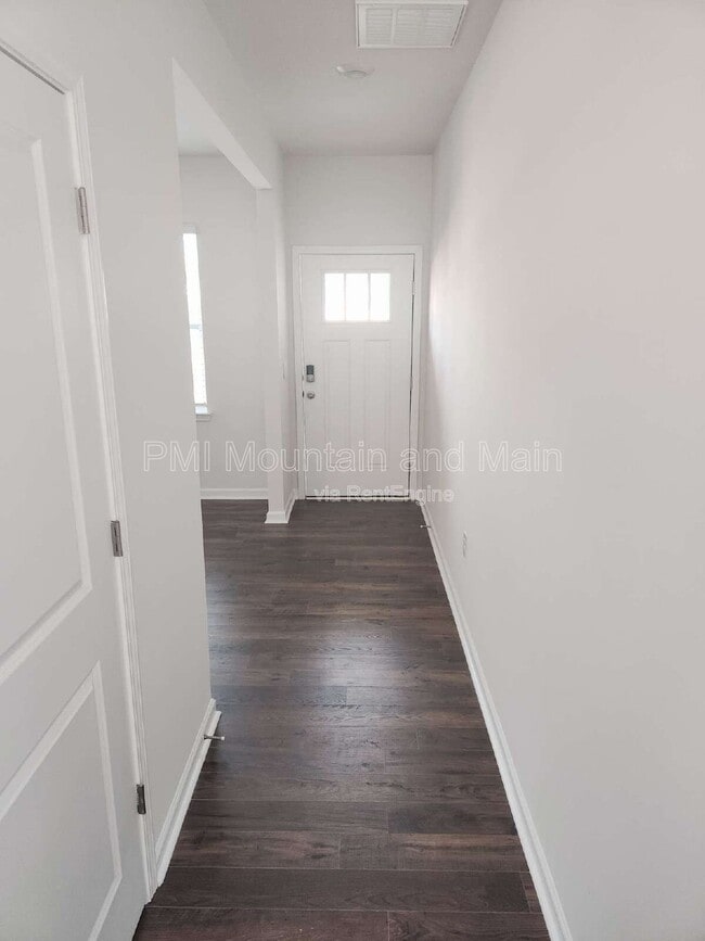 Building Photo - 92 Queen Vly Wy