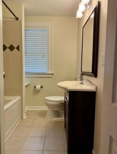 Building Photo - 402 Southwood Ave