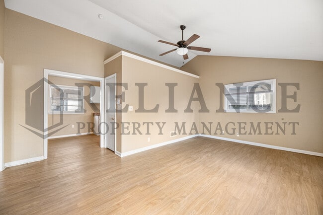 Building Photo - 2118 E 1st St N