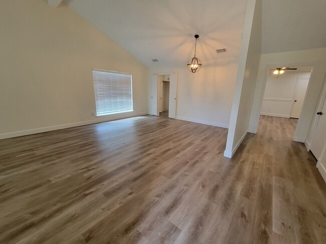 Building Photo - 22522 Deville Dr