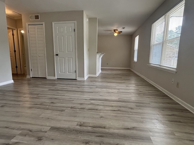 Building Photo - Great 2Br 1Ba Dorchester II School District