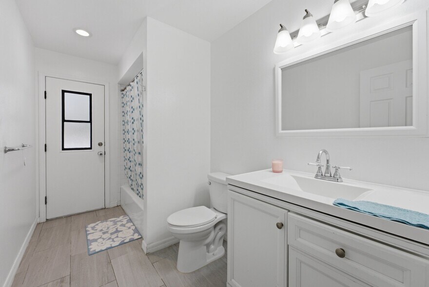 Building Photo - 4404 Meadow Creek Cir
