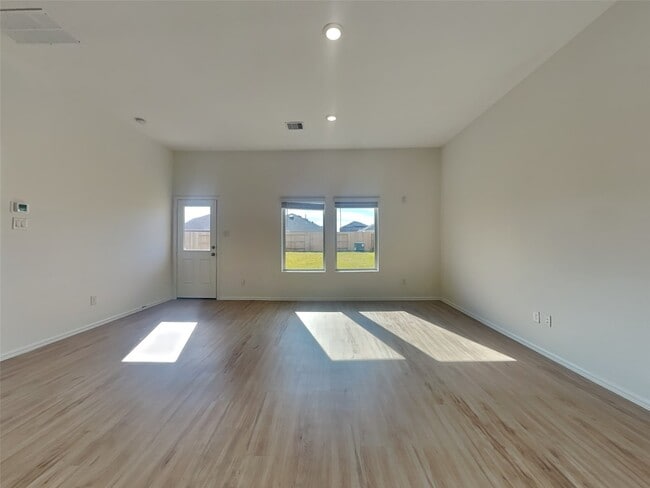 Building Photo - 27019 Breakaway Ln