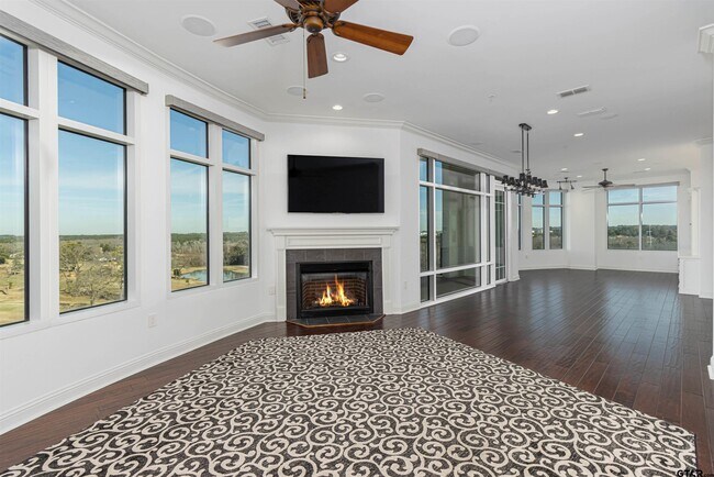 Building Photo - 2801 Wexford Dr