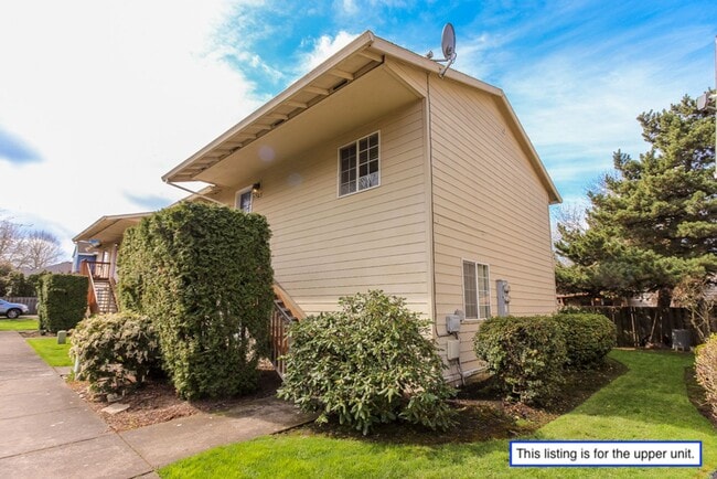 Building Photo - 2743 SW Jasmine Pl
