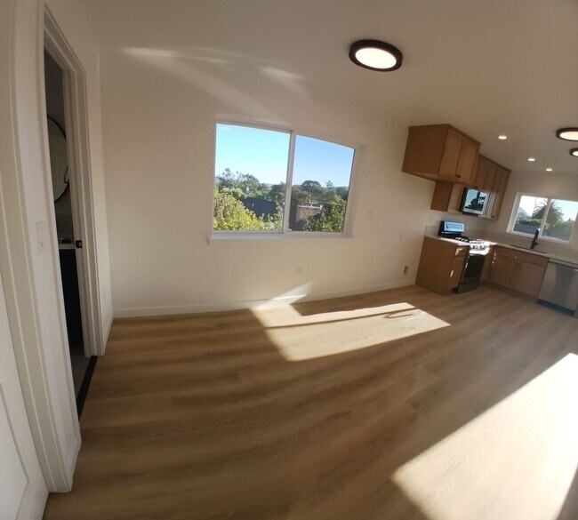 Building Photo - PRIME CAL POLY LOCATION!!