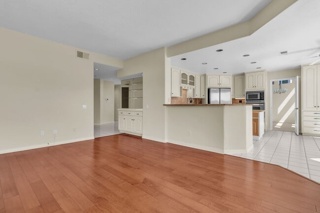 Building Photo - 12 Bergamo