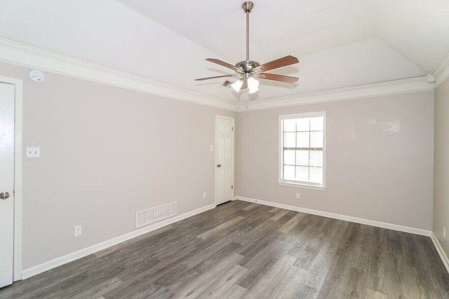 Building Photo - 2464 Green Glen Dr