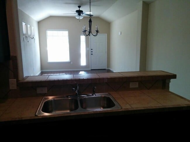 Building Photo - 155 Creekside Villa Dr