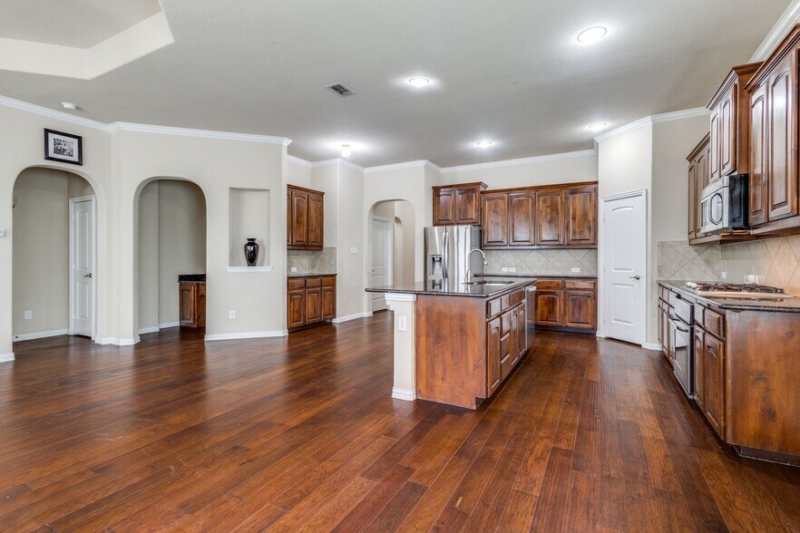 Building Photo - 3316 El Dorado Dr