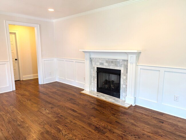 Building Photo - Plaza Midwood, Luxury 4 Bedroom/4 Bathroom Home!