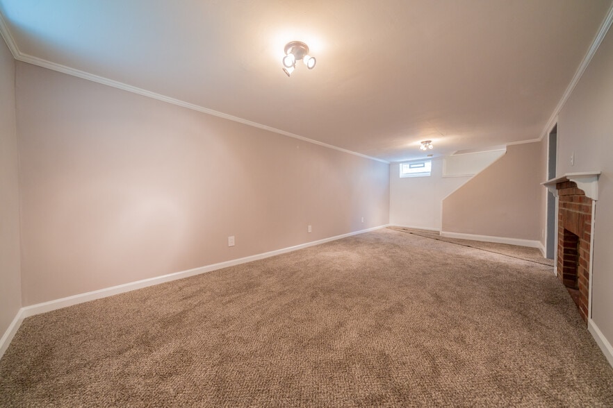 Building Photo - 1200 Brentwood Rd