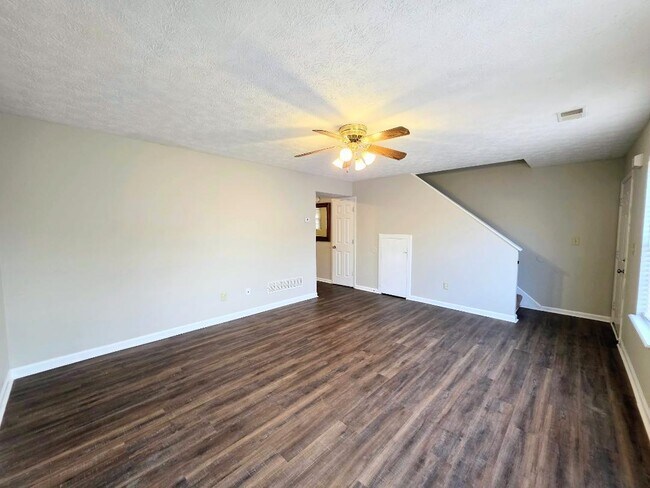 Building Photo - 315 Turfway Dr