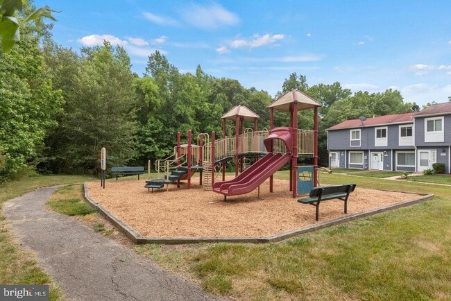 Building Photo - 3053 Heathcote Rd