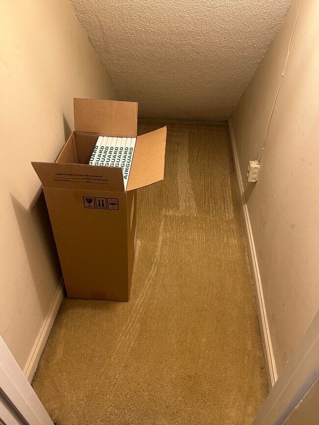 Building Photo - 200 Merry Wood Dr