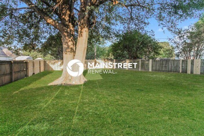 Building Photo - 3 Bedroom Pet-Friendly Home in memphis, TN with Main Street Renewal