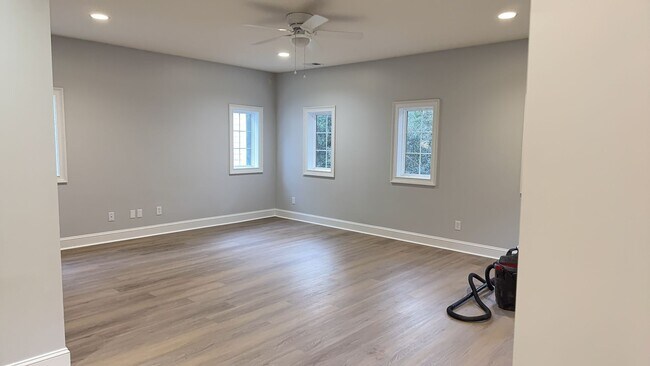Building Photo - Newly Remodeled Home- Mid-Island Hilton Head