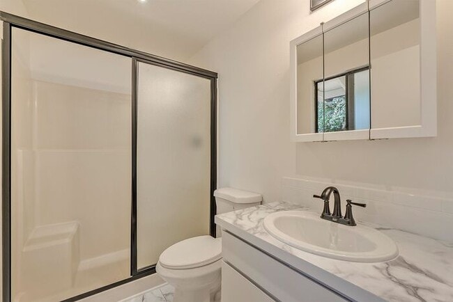 Building Photo - Updated Single Level Home with Large Fenced Yard